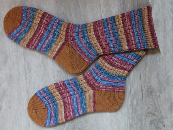 Mooie wollen sokken in natuurtinten