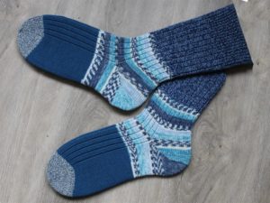 Blauwe winterse gebreide sokken maat 42 43