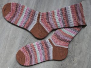 Gebreide sokken in aardetinten maat 43-44