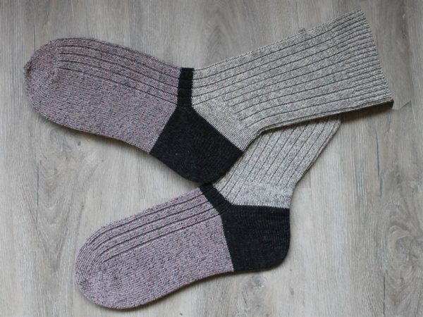 Gebreide grijze wollen sokken maat 49-50