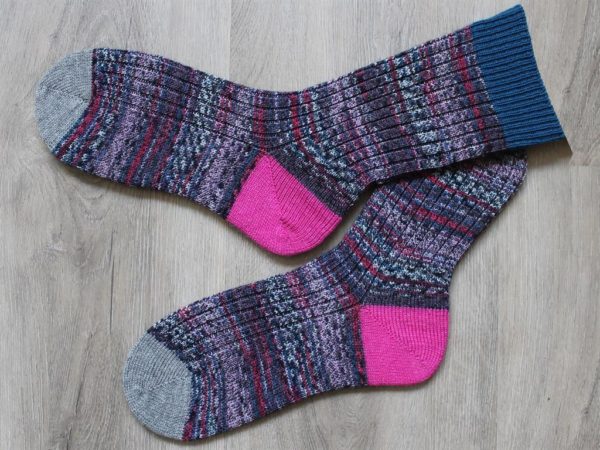 Sokken met blauw, paars roze en grijs maat 41-42