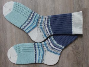 Wollen sokken met blauw en wit