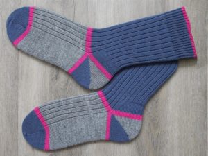 Blauw, grijs en roze sokken maat 43-44