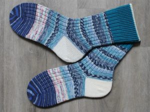 Blauw met witte wollen sokken maat 38-39