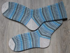 Gebreide wollen blauwe sokken maat 47-48