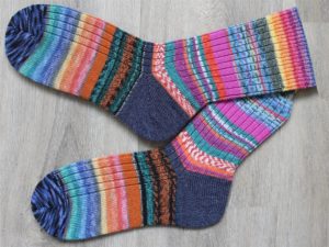 Vrolijke wollen sokken met geleurde strepen maat 49-50