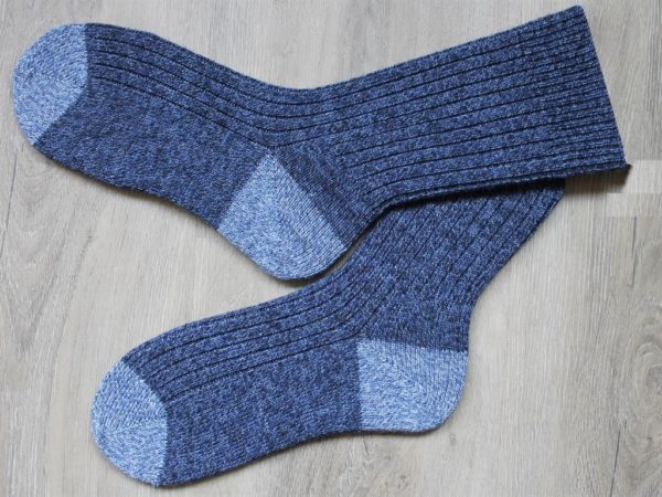 Blauwe "geitenwollen sokken"in twee tinten maat 41-42