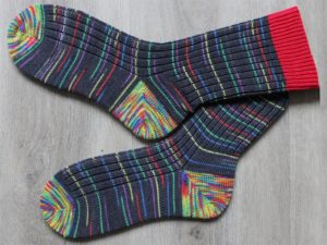 Zwarte sokken met kleurtjes maat 42-43