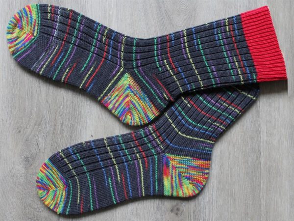 Zwarte sokken met kleurtjes maat 42-43
