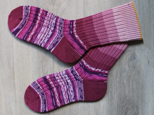Mooie rood roze sokken maat 39-40