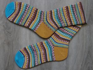 Vrolijk gestreepte wollen sokken maat 47-48