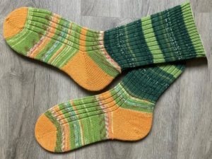 Groen met geel gebreide wollen sokken maat 37-38