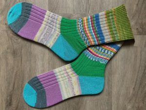 Fleurige wollen sokken maat 43-44