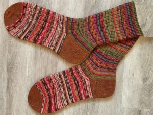 Hand gemaakte sokken in herfstkleuren maat 50-51