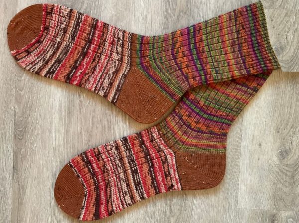 Hand gemaakte sokken in herfstkleuren maat 50-51